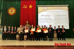 Bế giảng lớp Trung cấp Lý luận chính trị - hành chính dành cho cán bộ lãnh đạo, quản lý cấp phòng của tỉnh Hủa Phăn, nước CHDCND Lào