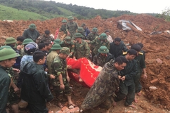 Truy thăng quân hàm cho các cán bộ, chiến sĩ Đoàn Kinh tế - Quốc phòng 337 hy sinh tại Quảng Trị