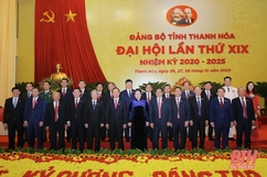 Lãnh đạo Đảng, Nhà nước và tỉnh Thanh Hóa với các đoàn đại biểu dự Đại hội đại biểu Đảng bộ tỉnh lần thứ XIX