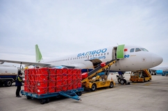 Bamboo Airways tài trợ vận chuyển y, bác sĩ và thiết bị y tế chi viện tỉnh Hải Dương