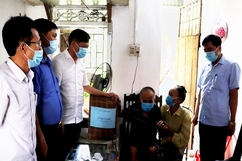 Thị xã Bỉm Sơn thăm, tặng quà cho nạn nhân chất độc da cam