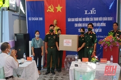 Bàn giao Ngôi nhà 100 đồng cho đại úy Nguyễn Hữu Xưởng