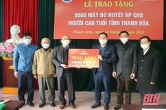 Trao tặng 5.000 máy đo huyết áp cho người cao tuổi tỉnh Thanh Hoá
