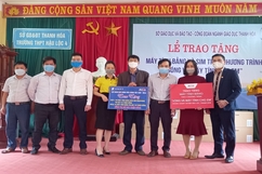 MISA tặng máy tính bảng cho học sinh nghèo tại Thanh Hóa