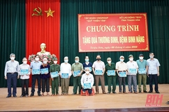 Quỹ Thiện Tâm Tập đoàn Vingroup trao quà cho thương, bệnh binh nặng huyện Triệu Sơn