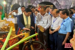 Thủ tướng Chính phủ Phạm Minh Chính thăm gian hàng Nông sản và sản phẩm OCOP tỉnh Thanh Hóa tại Festival trái cây và sản phẩm OCOP Việt Nam năm 2022