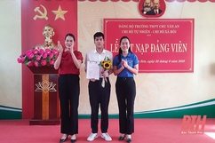 Trường THPT Chu Văn An chú trọng phát triển đảng viên trong học sinh