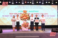 Chào mừng Ngày Sân khấu Việt Nam và Ngày hội truyền thống văn công chuyên nghiệp xứ Thanh