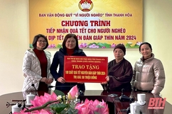 Ủy ban MTTQ tỉnh tiếp nhận quà tết cho người nghèo