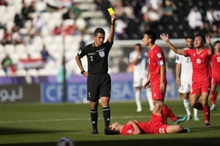 CĐV Việt Nam phẫn nộ với trọng tài Malaysia; Ronaldo chấn thương khiến loạt giao hữu ở Trung Quốc bị hủy