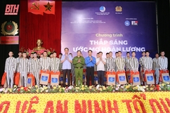 Phó Bí thư Tỉnh ủy Trịnh Tuấn Sinh dự chương trình “Thắp sáng ước mơ hoàn lương” năm 2024