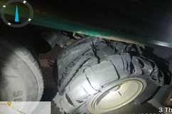 Nhiệt độ mặt đường cao tốc Cam Lộ-La Sơn lên tới 63 độ C khiến 12 xe bị vỡ lốp