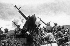 Chiến dịch Điện Biên Phủ: Ngày 12/4/1954, quân ta bắn rơi chiếc máy bay thứ 50 của địch