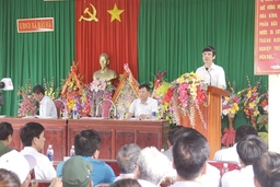 Chủ tịch UBND tỉnh Nguyễn Đình Xứng, đối thoại với nhân dân xã Hải Hà