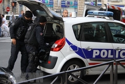 Pháp bắt 2 đối tượng tình nghi tấn công khủng bố
