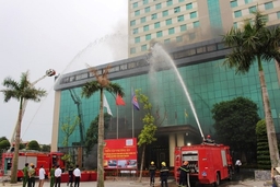 Diễn tập phương án chữa cháy, cứu nạn, cứu hộ tại Khách sạn Mường Thanh Thanh Hóa