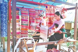 Hội LHPN huyện Quan Hóa: Thực hiện nhiều giải pháp khôi phục nghề dệt thổ cẩm truyền thống