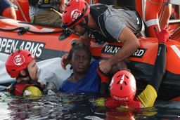 Tây Ban Nha giải cứu gần 1.000 người trên biển trong hai ngày