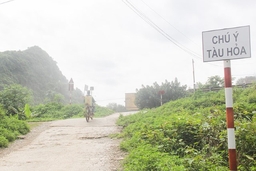 Hiểm nguy rình rập tại đường ngang dân sinh qua đường sắt tại địa bàn phường Ngọc Trạo, thị xã Bỉm Sơn