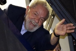 Cựu Tổng thống Brazil Lula da Silva đăng ký tranh cử nhiệm kỳ mới