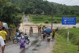 Huyện Lang Chánh: Nhiều tuyến đường bị chia cắt