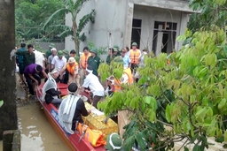 Công an Thanh Hóa giúp dân khắc phục hậu quả cơn bão số 4