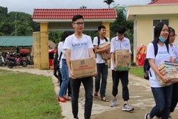 Đoàn Trường THPT chuyên Lam Sơn chia khó với các trường huyện Như Xuân