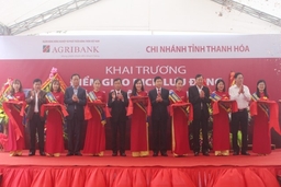 Agribank Thanh Hóa khai trương điểm giao dịch bằng ô tô chuyên dùng tại huyện Quảng Xương