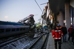 Tai nạn tàu cao tốc tại Thổ Nhĩ Kỳ: Hàng chục người thương vong