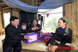 Đồng chí Phó Trưởng Đoàn ĐBQH tỉnh Mai Sỹ Diến kiểm tra tình hình sản xuất và đời sống nhân dân huyện Như Xuân
