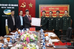 Chủ tịch UBND tỉnh Nguyễn Đình Xứng thăm, chúc tết Viettel Thanh Hóa