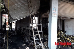 Cháy cửa hàng kinh doanh chè, thuốc lào ở huyện Quảng Xương