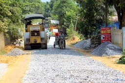 Cải tạo hệ thống đường đến đỉnh Pù Rinh giáp ranh huyện Thường Xuân