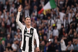 Ronaldo và Juventus lập kỷ lục với chức vô địch Serie A