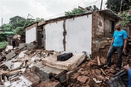 Hơn 40 người chết và mất tích do lũ lụt và lở đất tại Nam Phi