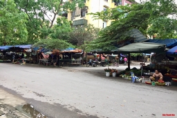 Cần nhanh chóng dẹp bỏ các chợ cóc, chợ tạm tại phường Đông Vệ