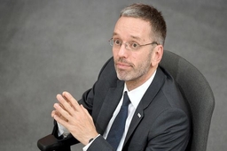 Thủ tướng Áo yêu cầu sa thải Bộ trưởng Nội vụ Herbert Kickl