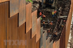 Chính quyền Mỹ tiếp tục vướng rào cản trong việc xây tường biên giới