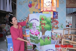 Gia đình bà Châu Thị Thanh hơn 20 năm làm đèn Trung thu
