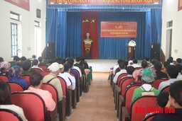 Trao quyết định nhập quốc tịch Việt Nam cho 51 người Lào