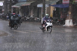 Thanh Hóa mưa rét, bão Kalmaegi đang tiến vào Biển Đông