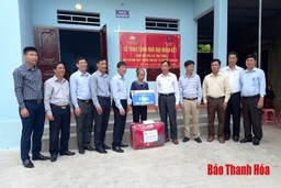 Bàn giao Nhà Đại đoàn kết cho 5 hộ nghèo tại thị xã Bỉm Sơn