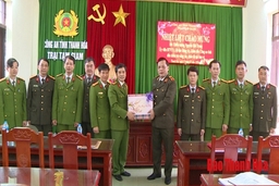 Thiếu tướng Nguyễn Hải Trung, Giám đốc Công an tỉnh chúc tết CBCS Trại Tạm giam