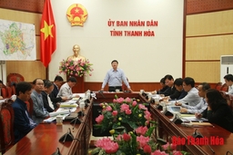 Phó Chủ tịch UBND tỉnh Mai Xuân Liêm nghe báo cáo quy hoạch chung đô thị Thanh Hóa đến năm 2040