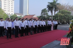 Lãnh đạo tỉnh Thanh Hoá dâng hương tưởng niệm Chủ tịch Hồ Chí Minh