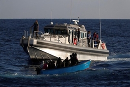 Đắm thuyền ngoài khơi Tunisia, 1 người chết và nhiều người mất tích