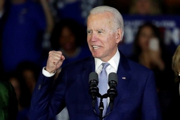 Ông Joe Biden dẫn trước Tổng thống Trump tại 3 bang “chiến địa”