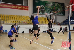 Đội bóng chuyển nữ Thanh Hóa và Kinh Bắc Bắc Ninh thử sức trước mùa giải mới