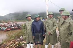 Phó Chủ tịch Thường trực UBND tỉnh Nguyễn Đức Quyền kiểm tra, chỉ đạo phòng chống Bão số 2