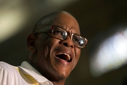Nam Phi phát lệnh bắt giữ Tổng thư ký đảng ANC cầm quyền